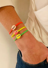 Charger l'image dans la galerie, bracelets coquillages fluos