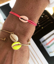 Charger l&#39;image dans la galerie, bracelets coquillage rose fluo parfait pour cet été
